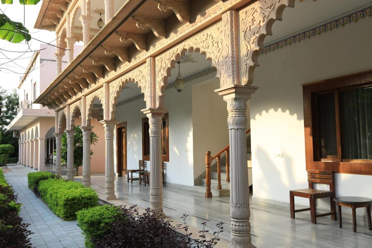 Hotel Sunbird Bharatpur Dış mekan fotoğraf