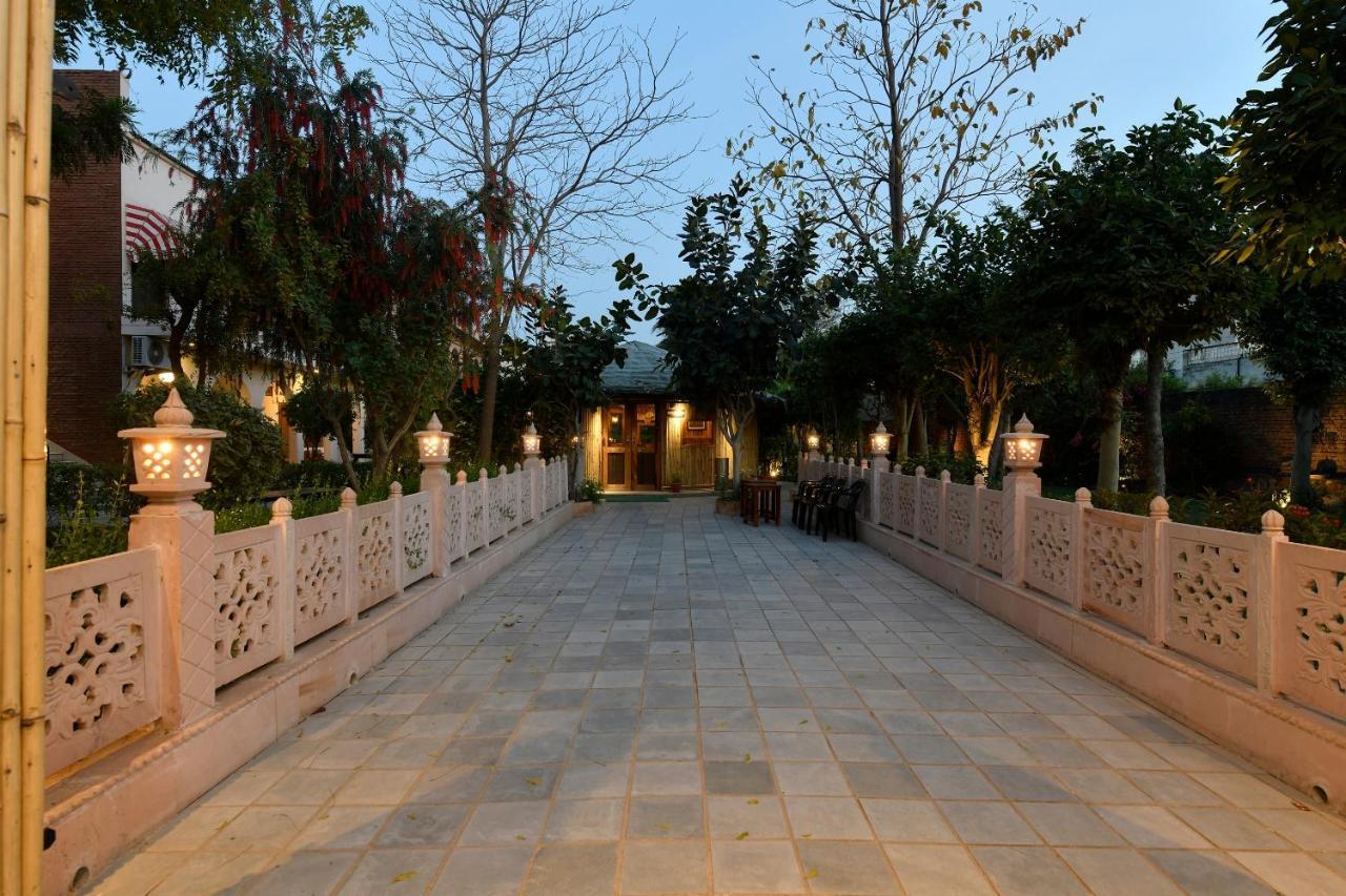 Hotel Sunbird Bharatpur Dış mekan fotoğraf