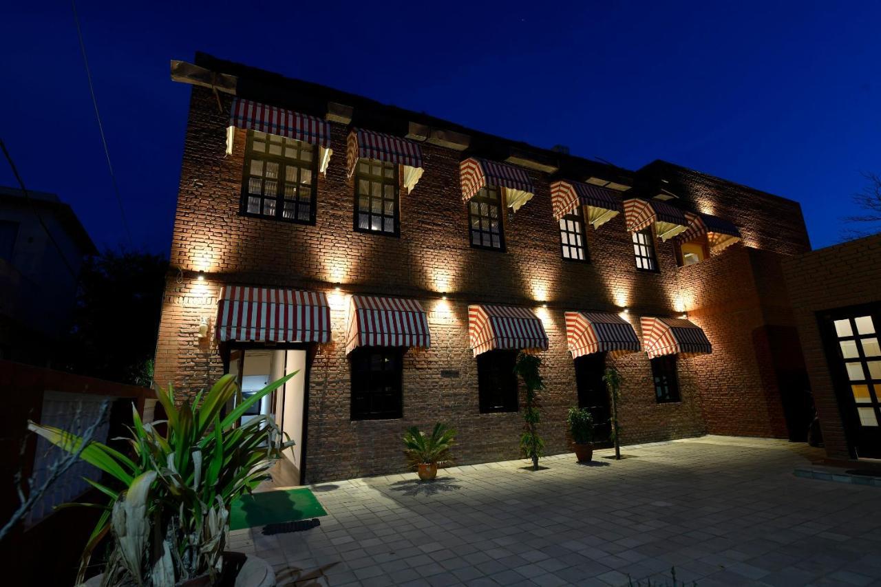 Hotel Sunbird Bharatpur Dış mekan fotoğraf