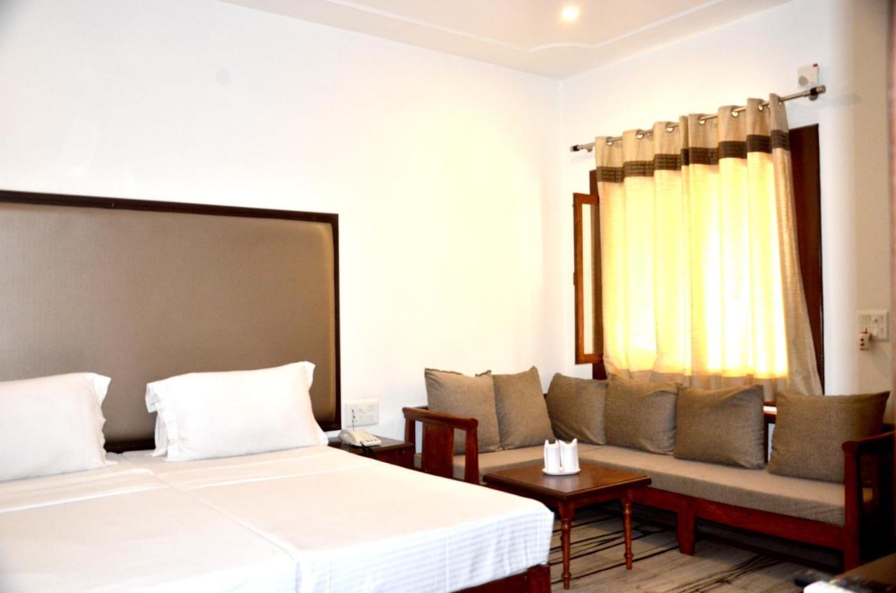 Hotel Sunbird Bharatpur Dış mekan fotoğraf