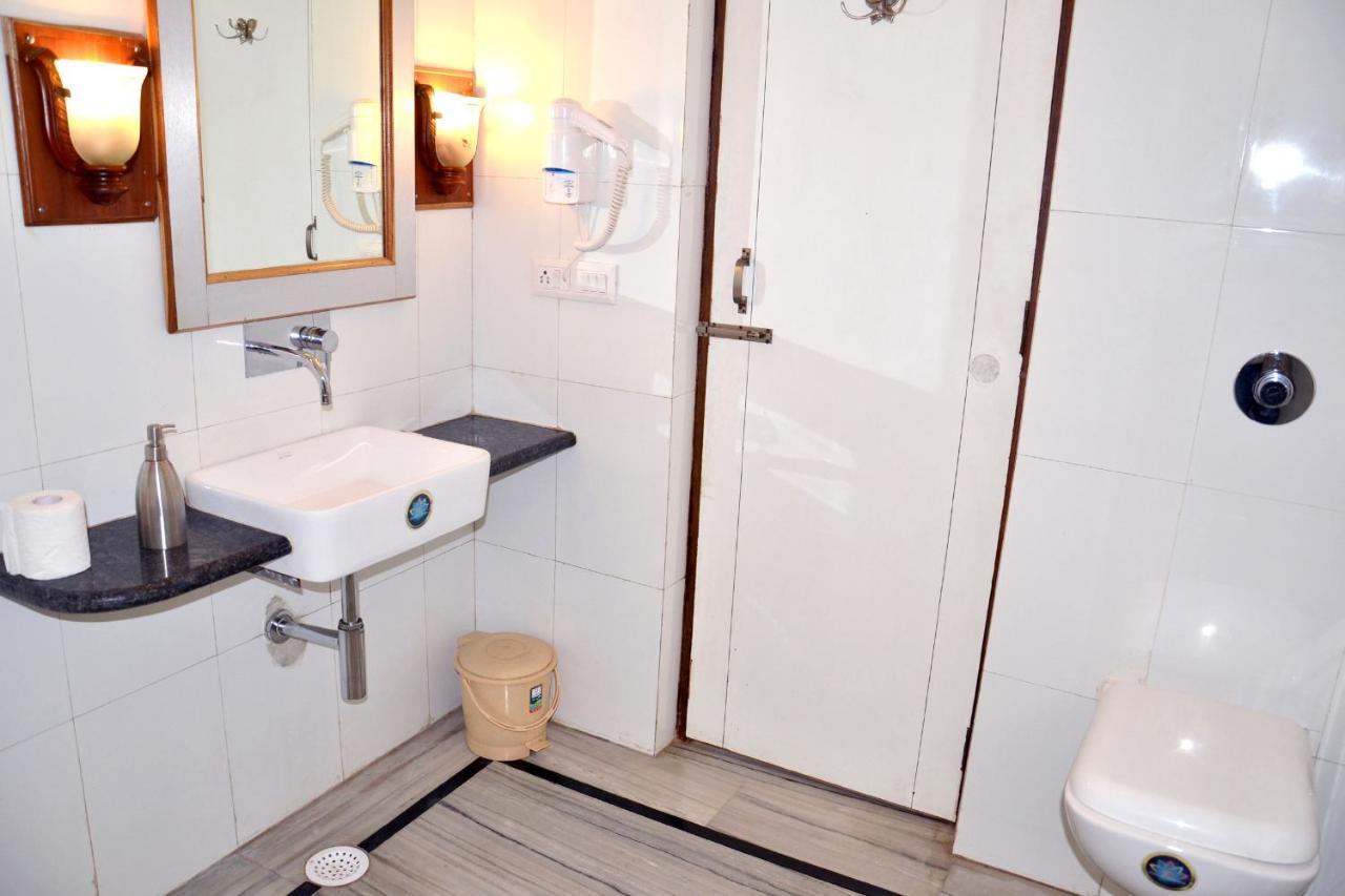 Hotel Sunbird Bharatpur Dış mekan fotoğraf