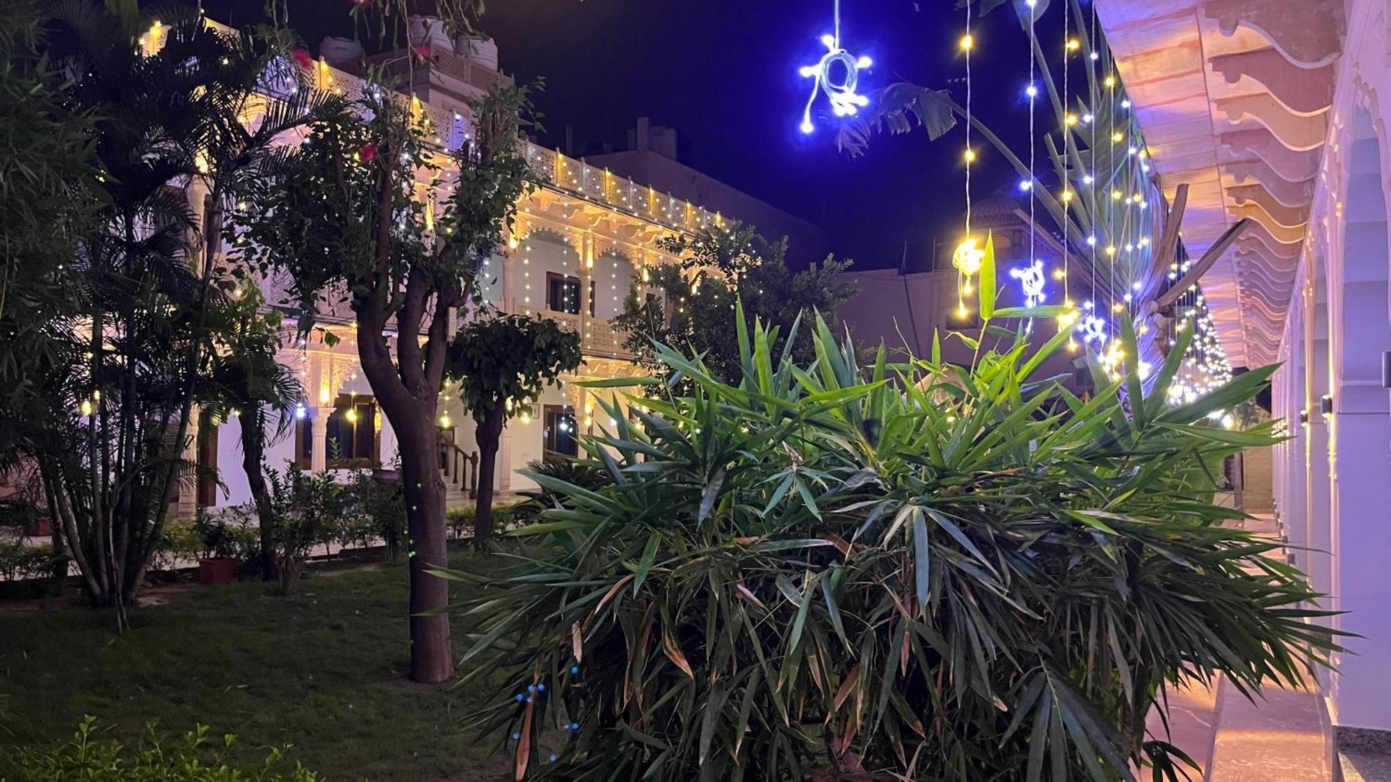 Hotel Sunbird Bharatpur Dış mekan fotoğraf