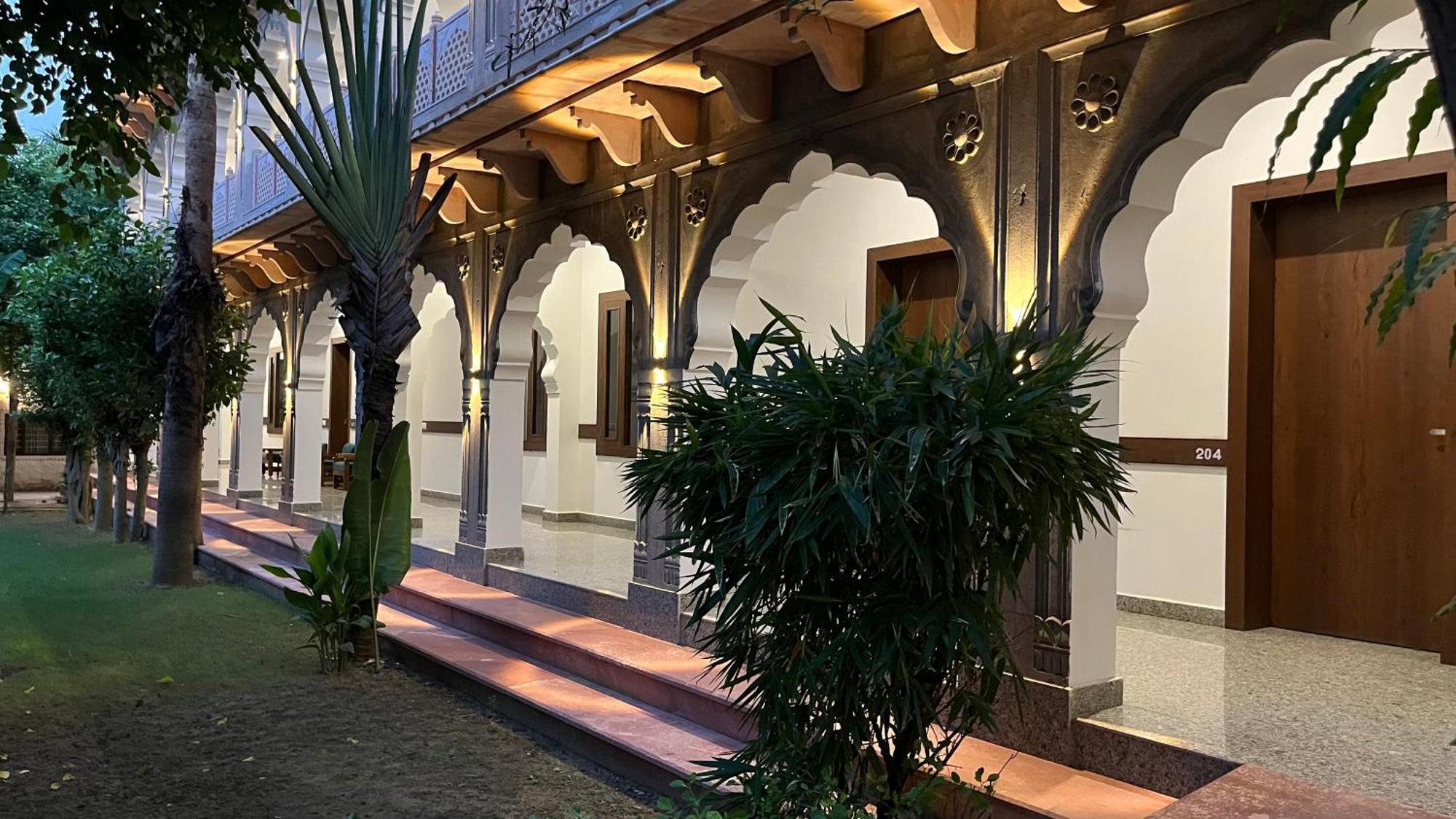 Hotel Sunbird Bharatpur Dış mekan fotoğraf