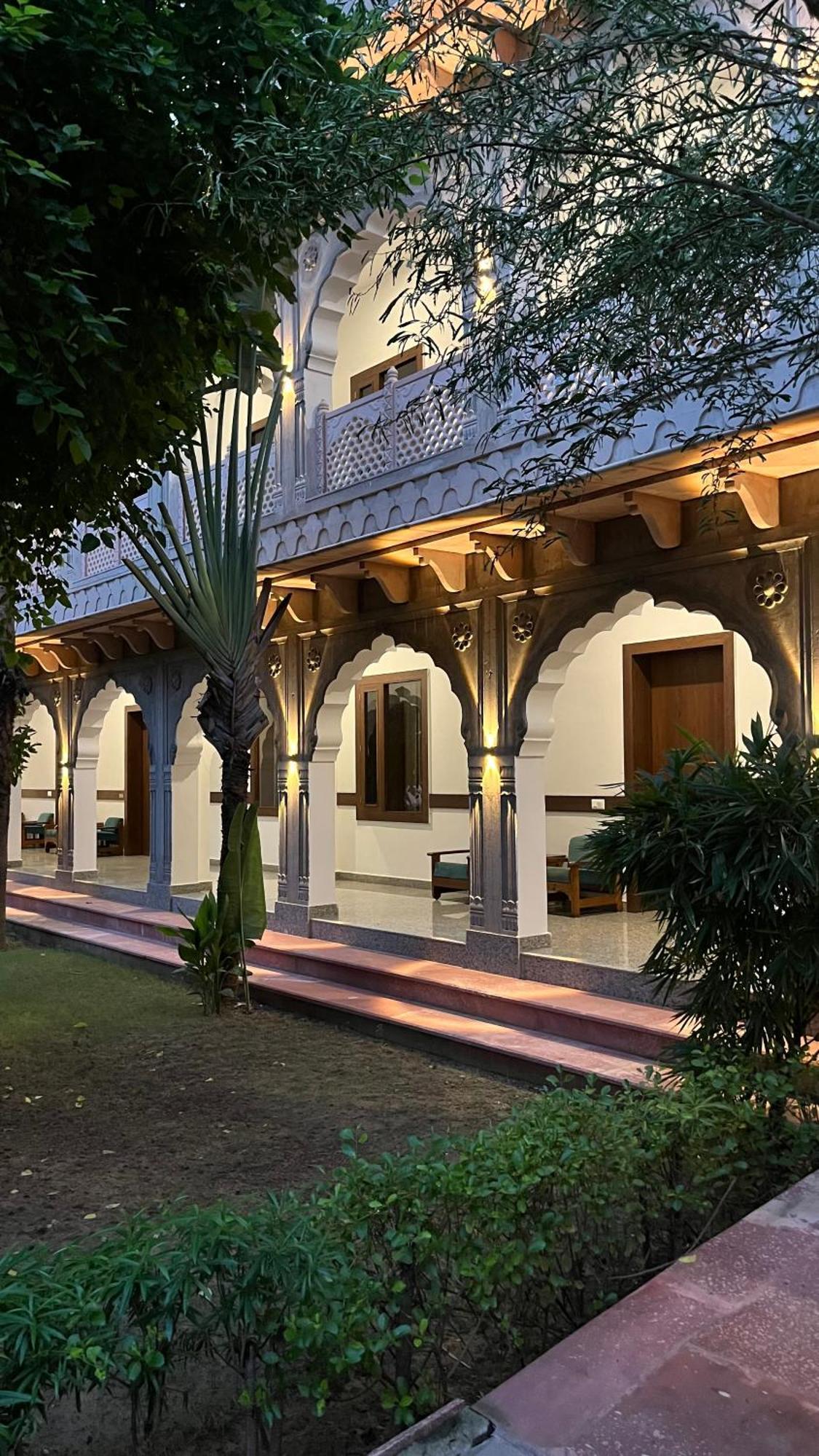 Hotel Sunbird Bharatpur Dış mekan fotoğraf