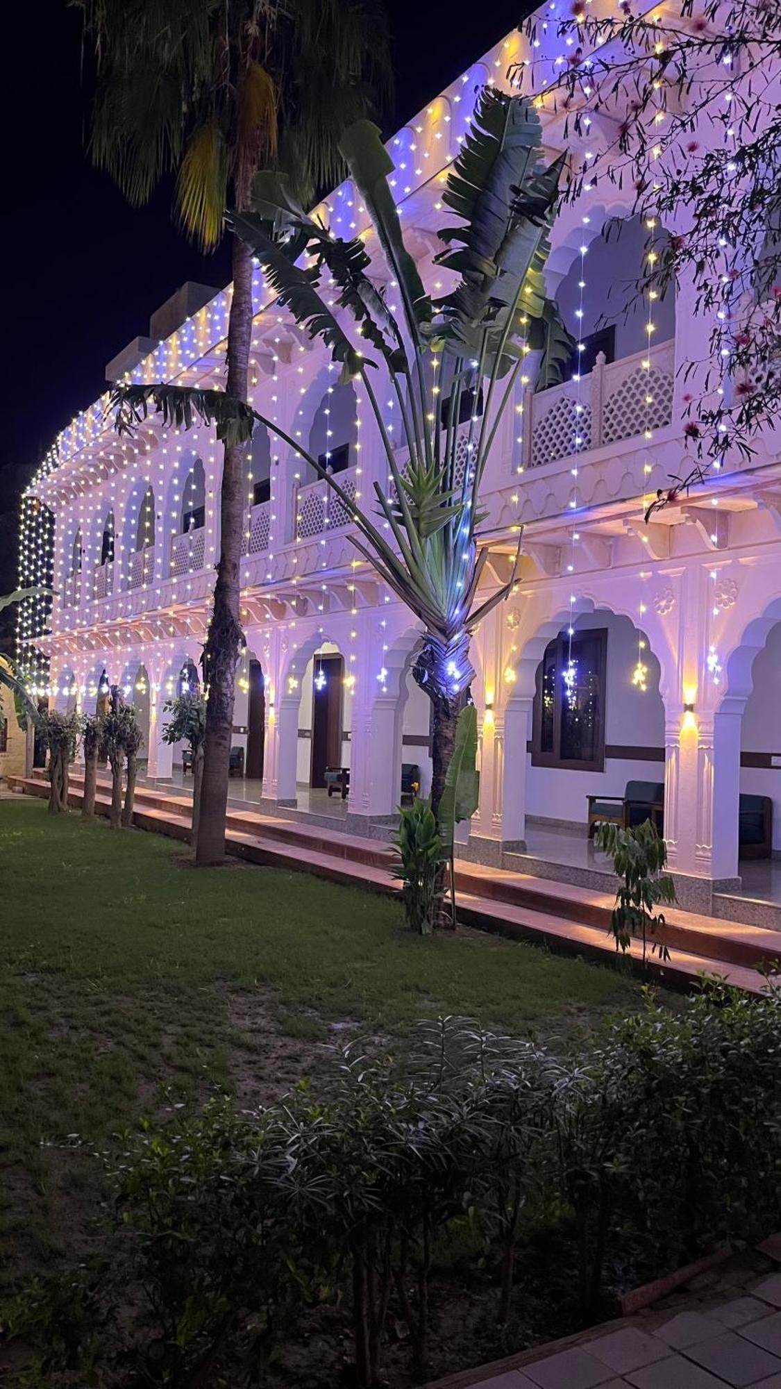 Hotel Sunbird Bharatpur Dış mekan fotoğraf
