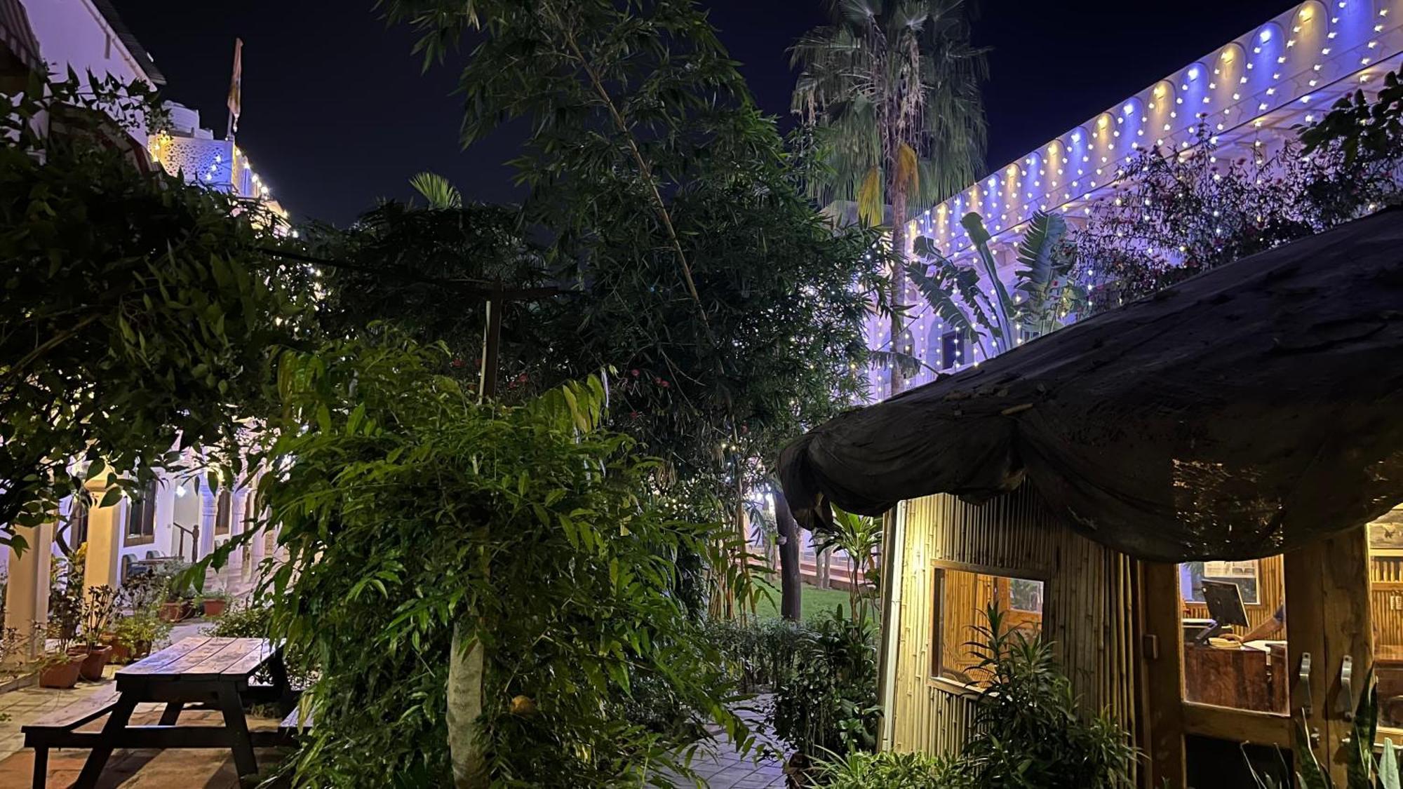 Hotel Sunbird Bharatpur Dış mekan fotoğraf