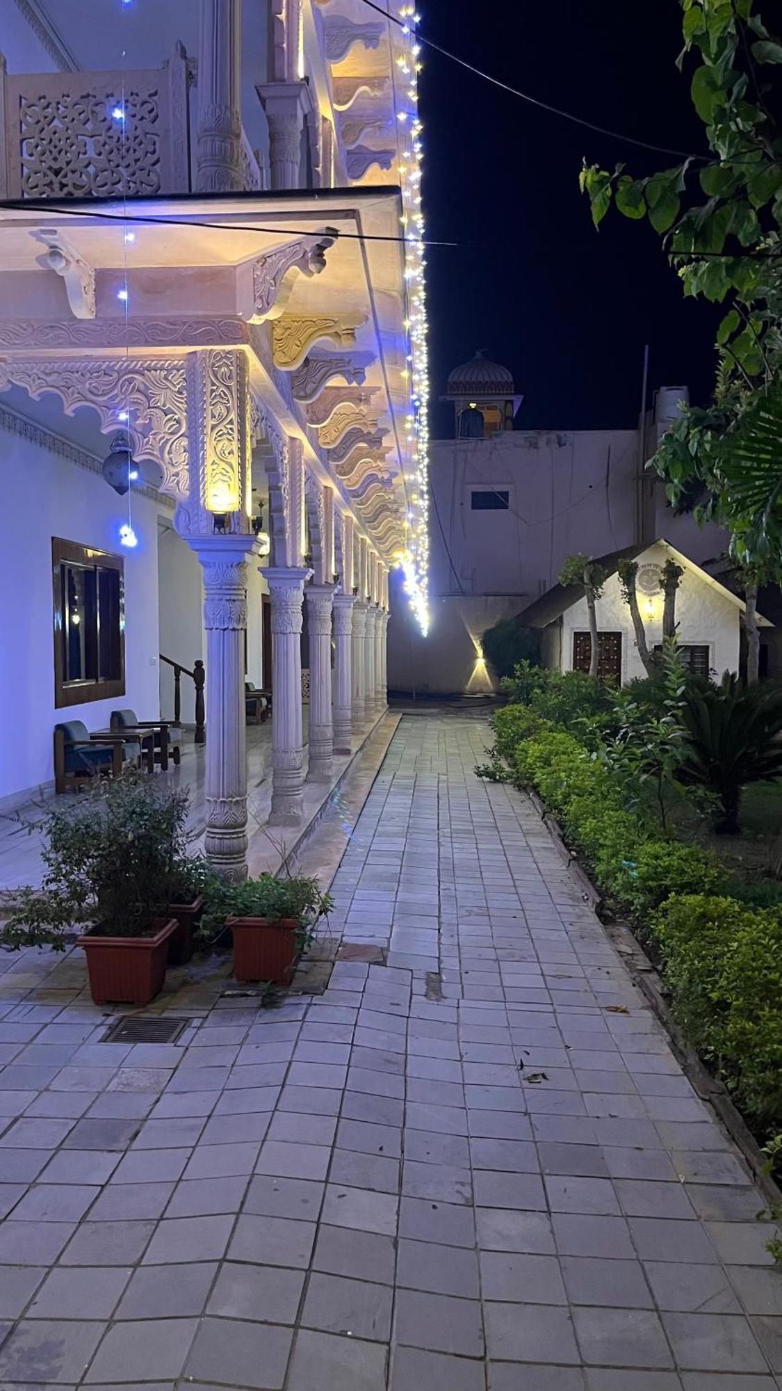 Hotel Sunbird Bharatpur Dış mekan fotoğraf