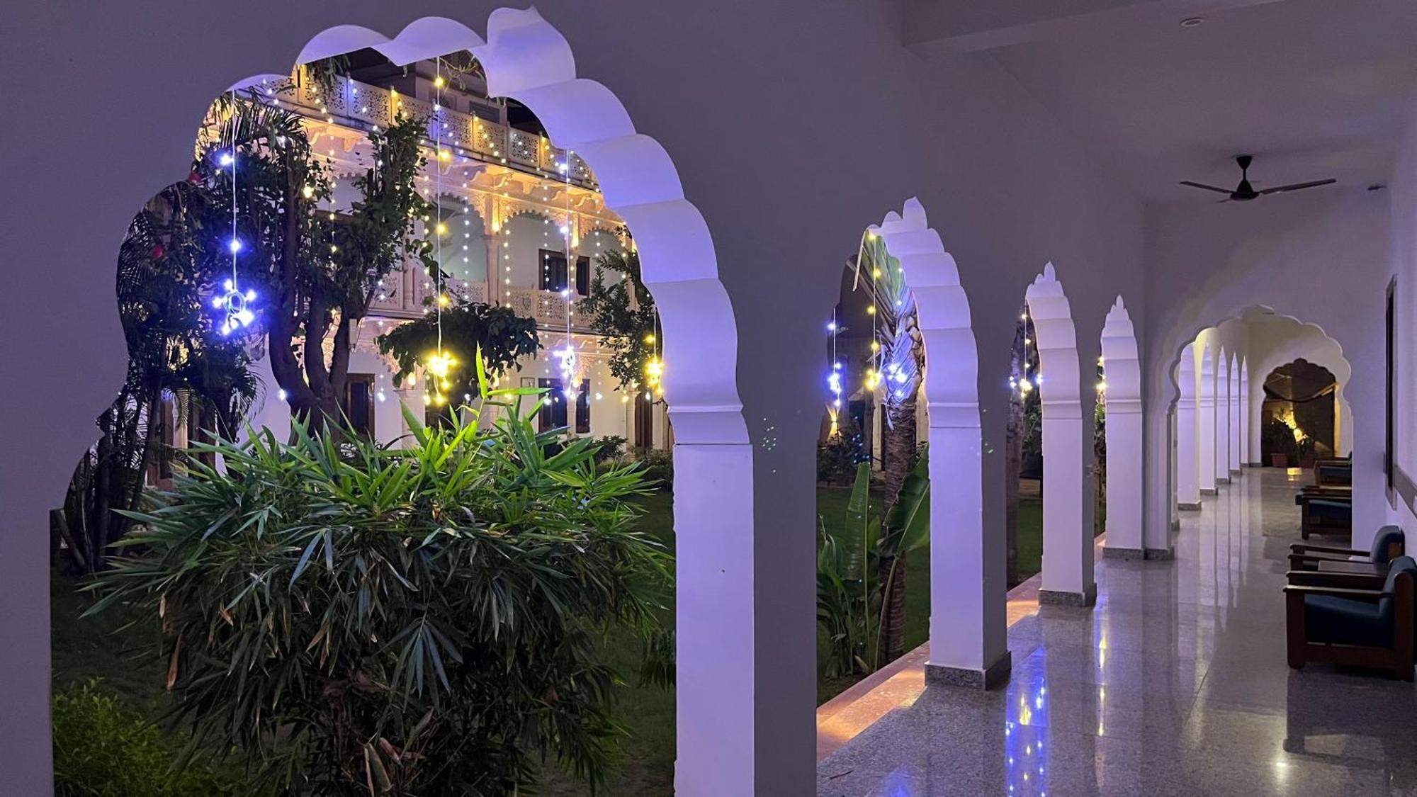 Hotel Sunbird Bharatpur Dış mekan fotoğraf