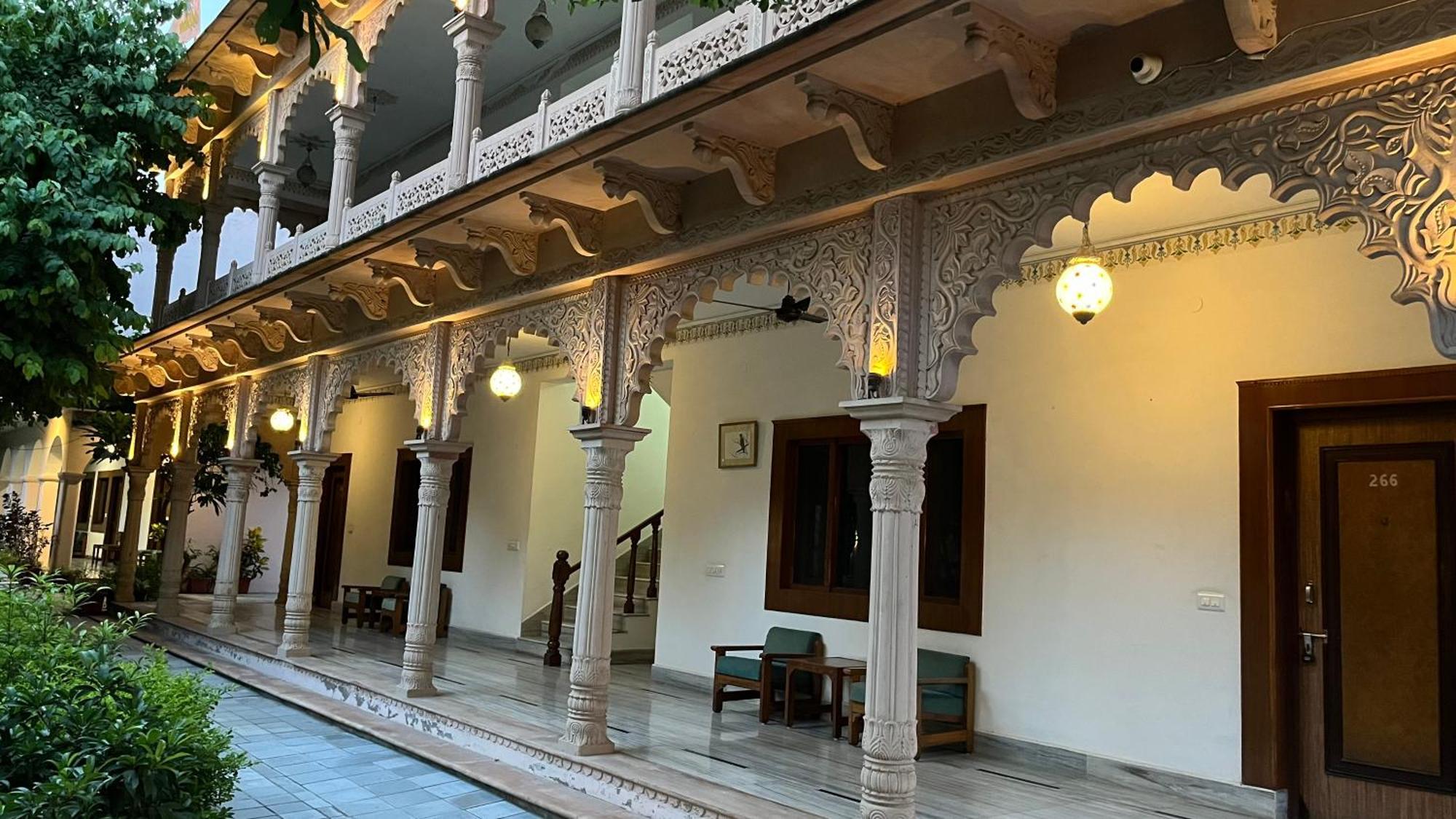 Hotel Sunbird Bharatpur Dış mekan fotoğraf