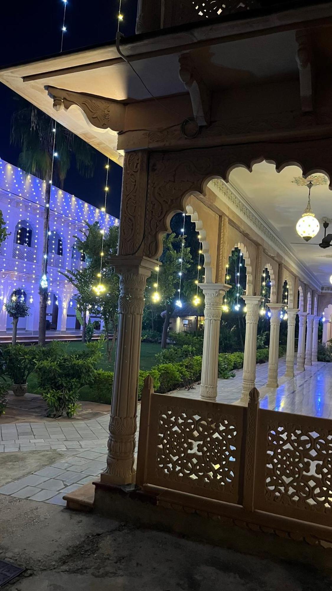 Hotel Sunbird Bharatpur Dış mekan fotoğraf