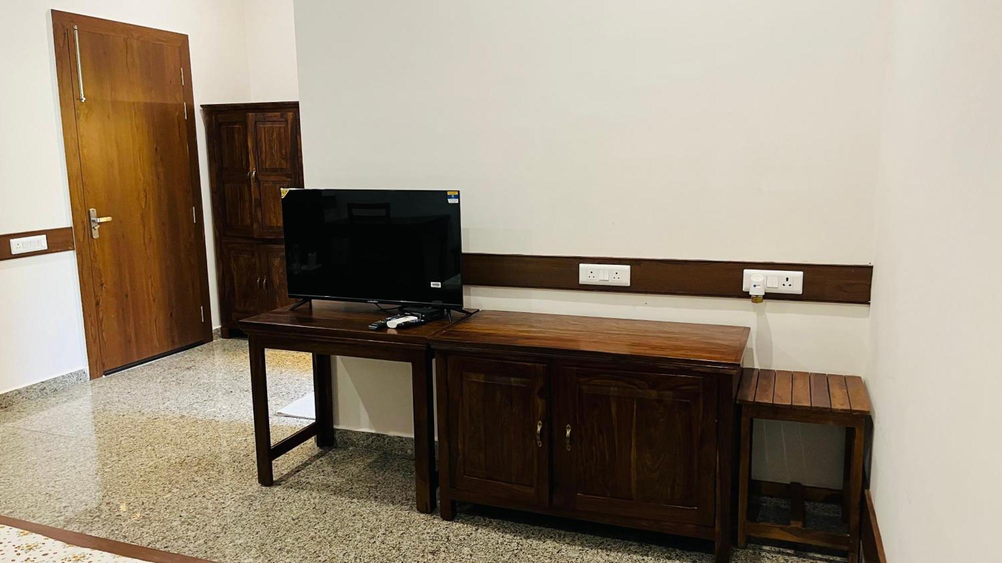 Hotel Sunbird Bharatpur Dış mekan fotoğraf