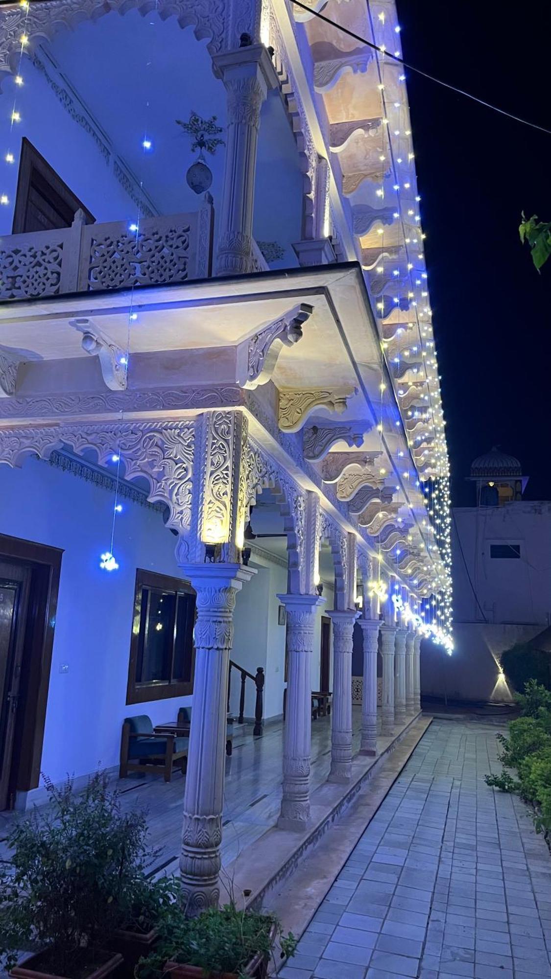 Hotel Sunbird Bharatpur Dış mekan fotoğraf