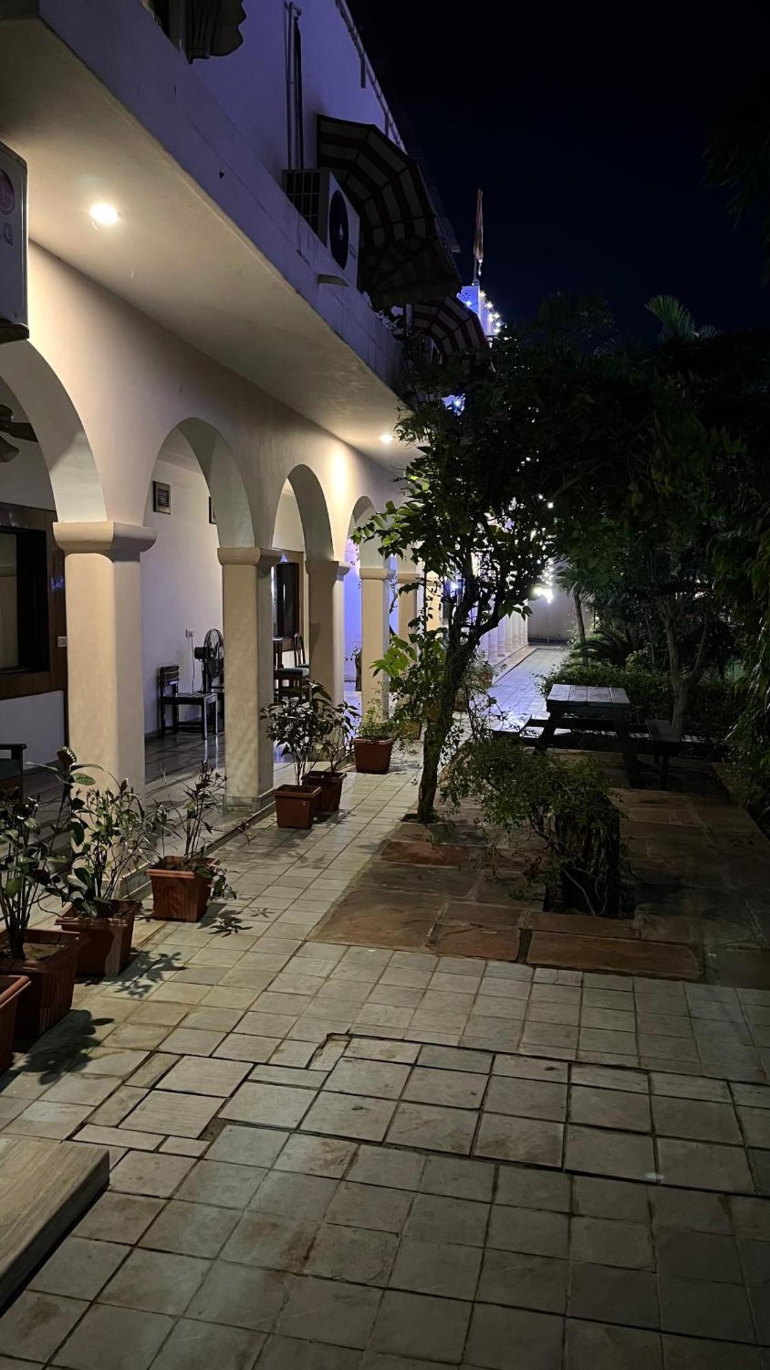 Hotel Sunbird Bharatpur Dış mekan fotoğraf